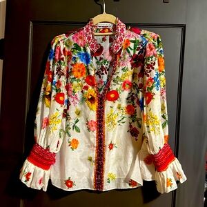 Alice + Olivia size medium silk cotton blend blouse.  Very gently worn.